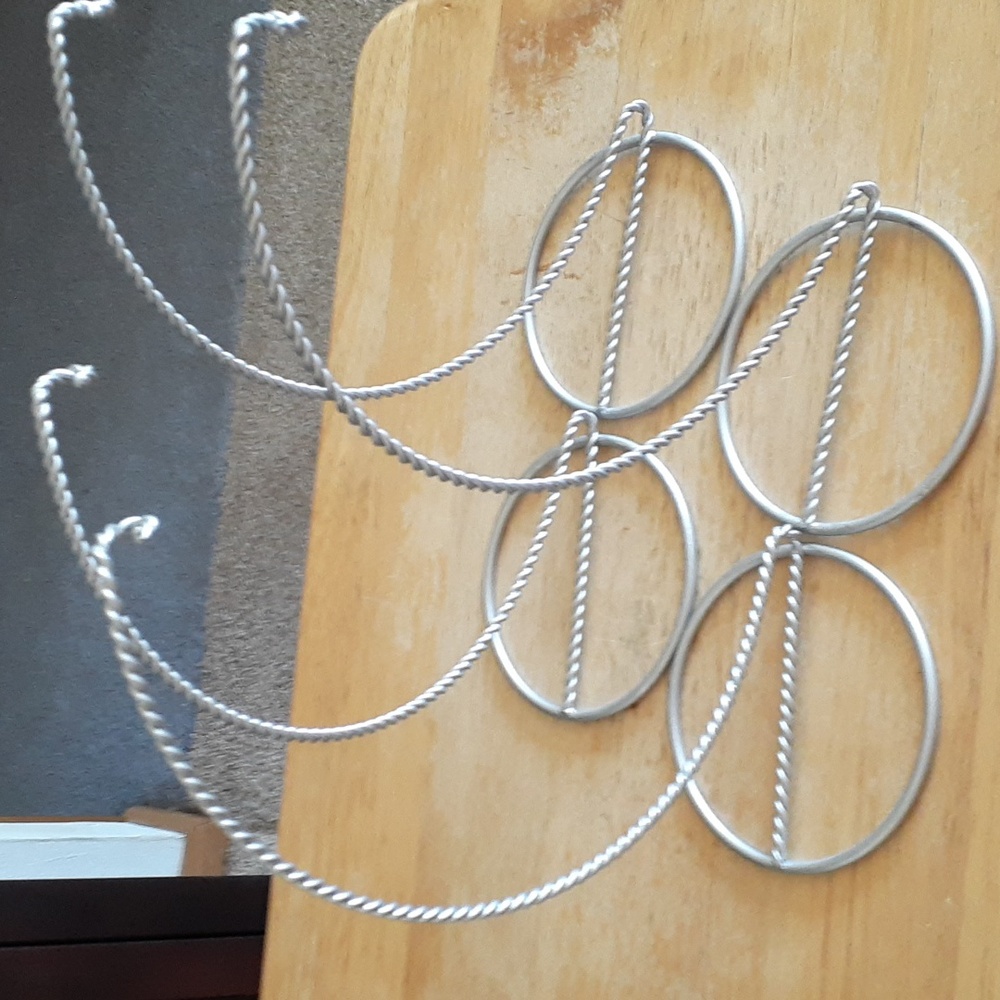 Set of 4 Silver Metal Ornament Stands B124 - Picture 4 of 9